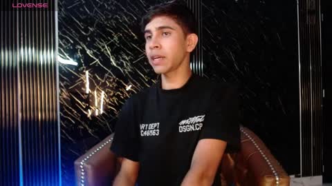 Snapshot of joshua_saenz_ chatting on April 5, 3:15 am joshua_saenz_ online show from April 5, 3:15 am