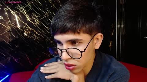 joshua_saenz_ online show from May 14, 3:13 am