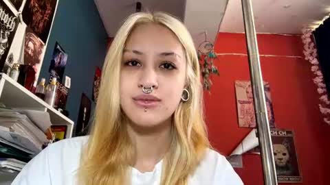 Snapshot of jovanlariccia chatting on July 5, 3:56 am Kimie is here online show from July 5, 3:56 am