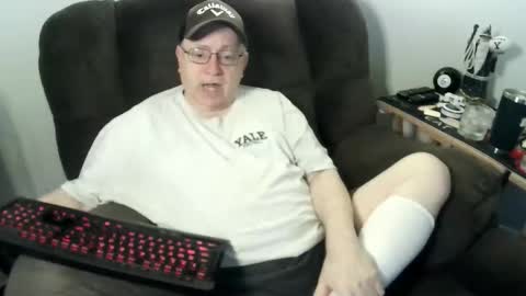 Snapshot of jpmel99 chatting on February 8, 12:36 am jpmel99 online show from February 8, 12:36 am