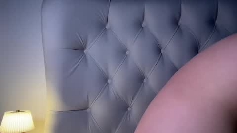 Jennie and Sophia online show from February 23, 4:26 pm