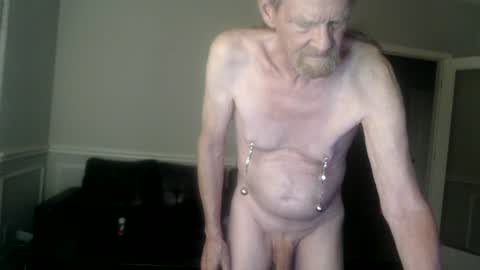 Snapshot of jtull52 chatting on June 21, 2:58 am jtull52 online show from June 21, 2:58 am