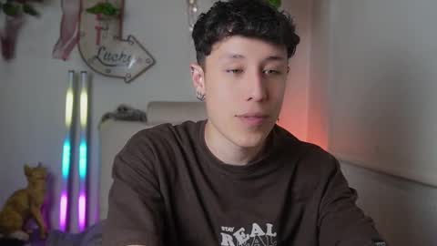 Hi im new here i like video games skate i enjoy every type of art im curious and i like to try new things online show from February 17, 3:47 am