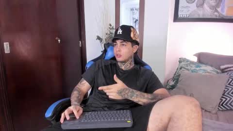 juan_alvarez18 online show from November 16, 12:27 am