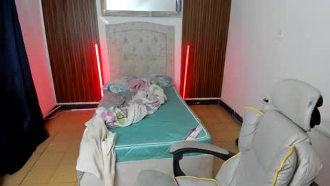 Snapshot of juan_and_luke chatting on February 22, 12:47 pm juan_and_luke online show from February 22, 12:47 pm