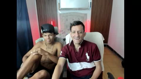 Snapshot of juan_and_luke chatting on March 10, 2:22 pm juan_and_luke online show from March 10, 2:22 pm