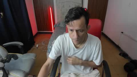 Snapshot of juan_and_luke chatting on March 20, 8:52 am juan_and_luke online show from March 20, 8:52 am