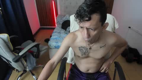 Snapshot of juan_and_luke chatting on March 23, 9:24 am juan_and_luke online show from March 23, 9:24 am