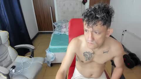 Snapshot of juan_and_luke chatting on March 30, 11:33 am juan_and_luke online show from March 30, 11:33 am