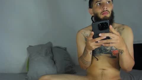 Snapshot of juan_cruz_ chatting on November 9, 8:01 am Juan online show from November 9, 8:01 am