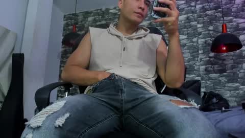 Snapshot of juan_jsmith chatting on February 24, 2:37 pm juan_jsmith online show from February 24, 2:37 pm