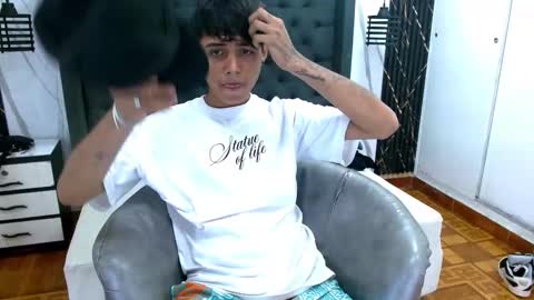 Snapshot of juan_nene chatting on February 4, 12:11 pm EL NENE online show from February 4, 12:11 pm