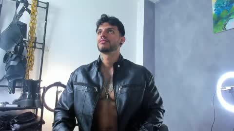 Juan Esteban online show from May 6, 11:59 am