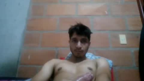Snapshot of juanc23_371 chatting on January 12, 7:32 am juanc23_371 online show from January 12, 7:32 am