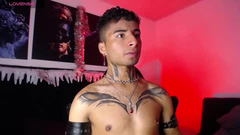 Snapshot of juancamilo66_ chatting on January 1, 8:26 pm juancamilo66_ online show from January 1, 8:26 pm