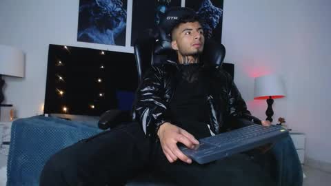 Snapshot of juancamilo66_ chatting on February 11, 10:39 pm juancamilo66_ online show from February 11, 10:39 pm