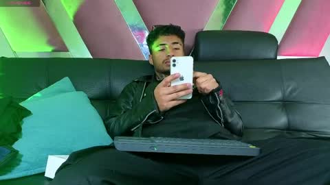 juancamilo66_ online show from May 18, 1:13 am