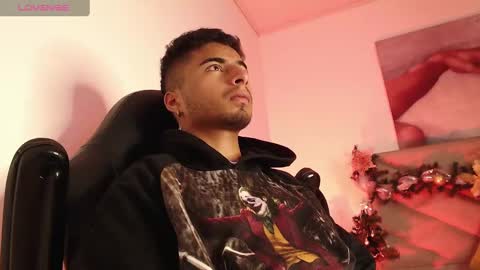 Snapshot of juancamilo_66 chatting on December 2, 6:41 am Juan online show from December 2, 6:41 am