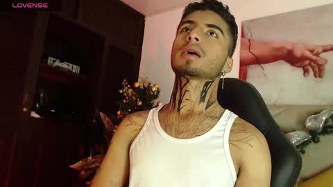 Snapshot of juancamilo_66 chatting on December 5, 3:37 am Juan online show from December 5, 3:37 am