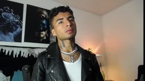 Snapshot of juancamilo_66 chatting on January 4, 2:14 am Juan online show from January 4, 2:14 am