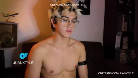 Snapshot of juancamroom chatting on May 31, 11:50 pm . online show from May 31, 11:50 pm