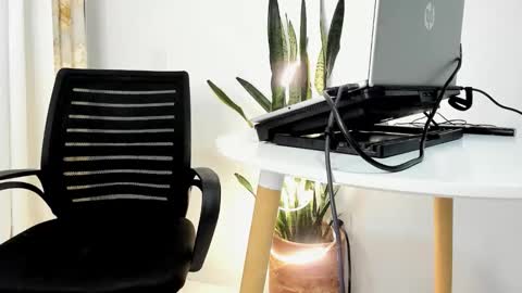 Juan Diego Uribe online show from November 25, 1:05 am