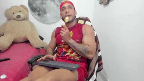 Snapshot of juanes_aristi chatting on February 23, 1:03 am Juanes online show from February 23, 1:03 am