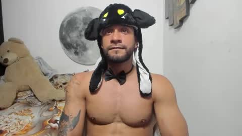 Snapshot of juanes_aristi chatting on March 15, 1:55 am Juanes online show from March 15, 1:55 am