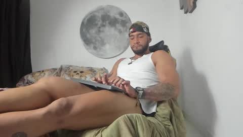 Snapshot of juanes_aristi chatting on March 19, 10:36 pm Juanes online show from March 19, 10:36 pm