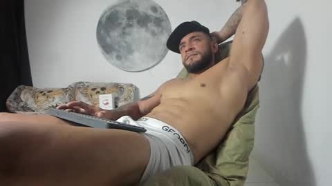 Snapshot of juanes_aristi chatting on March 22, 1:31 am Juanes online show from March 22, 1:31 am