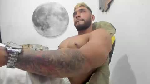 Snapshot of juanes_aristi chatting on March 23, 2:37 am Juanes online show from March 23, 2:37 am