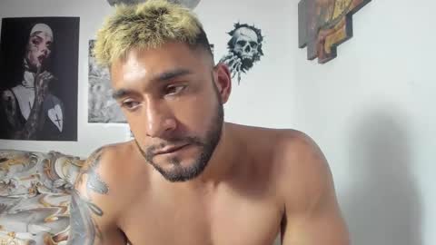 Snapshot of juanes_aristi chatting on April 3, 12:41 am Juanes online show from April 3, 12:41 am