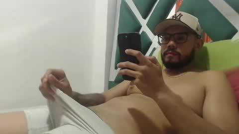 Snapshot of juanfe_style chatting on September 24, 4:05 am juanfe_style online show from September 24, 4:05 am