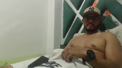 Snapshot of juanfe_style chatting on November 12, 2:45 am juanfe_style online show from November 12, 2:45 am