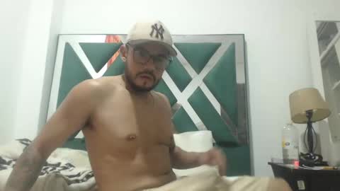 Snapshot of juanfe_style chatting on November 19, 2:22 am juanfe_style online show from November 19, 2:22 am