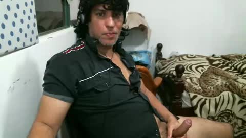 Snapshot of juanito2727 chatting on December 3, 3:30 am amor online show from December 3, 3:30 am
