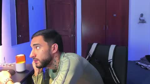 juanlouis_pierre online show from July 5, 11:56 pm