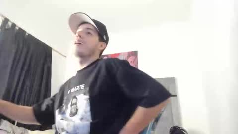 juannvalencia11 online show from April 22, 8:21 pm