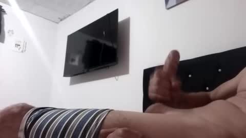 Snapshot of juanpinguin chatting on February 1, 4:24 am juanpinguin online show from February 1, 4:24 am