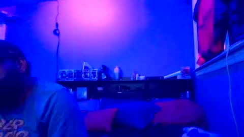 Juiceepawwg420 online show from June 18, 5:28 pm