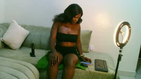 Snapshot of juicepussy16 chatting on June 15, 5:37 pm Juicepussy online show from June 15, 5:37 pm
