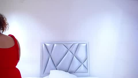 juicy_bignipples18 online show from December 11, 7:14 pm