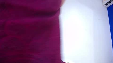 juicy_bignipples18 online show from December 12, 5:15 pm