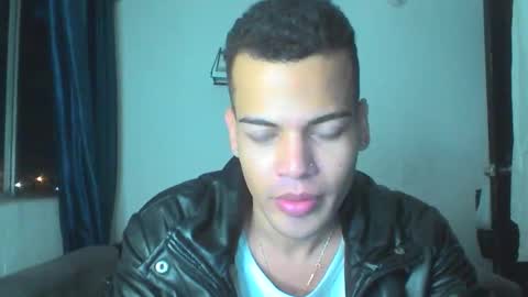 Snapshot of juicy_boy22 chatting on April 20, 12:02 am Miguel online show from April 20, 12:02 am