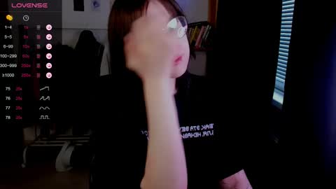 Snapshot of juicy_burrito chatting on April 20, 8:17 am Bella online show from April 20, 8:17 am