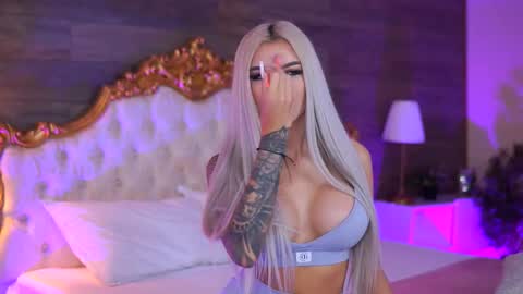 Snapshot of juicy_jessye chatting on September 18, 7:49 pm Jessye online show from September 18, 7:49 pm