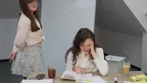 Snapshot of juicy_secrets_054 chatting on February 10, 12:20 pm Elza online show from February 10, 12:20 pm