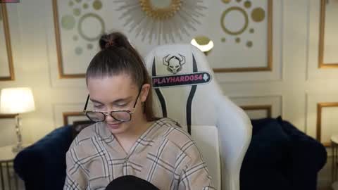 Elza online show from March 21, 8:19 am