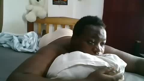 Snapshot of juicybooty_001 chatting on November 20, 10:48 am Sweetass online show from November 20, 10:48 am