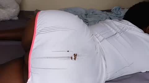 Snapshot of juicybooty_001 chatting on January 16, 5:33 am Sweetass online show from January 16, 5:33 am